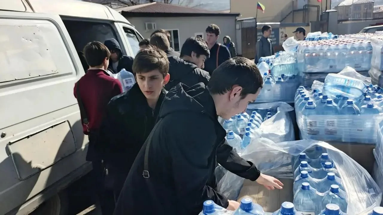 Студенты и педагоги Автомобильно-дорожного колледжа помогают пострадавшим от стихии в Махачкале